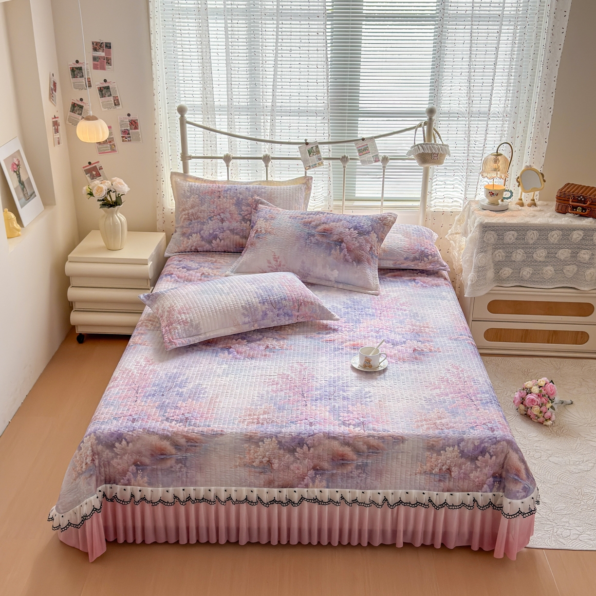 91家纺网 家纺一手货源 找家纺 鑫利来家纺 2026新款凉感丝小冰皮软凉席三件套蕾丝花边床裙款养生空调席子三件套单凉席 梦境