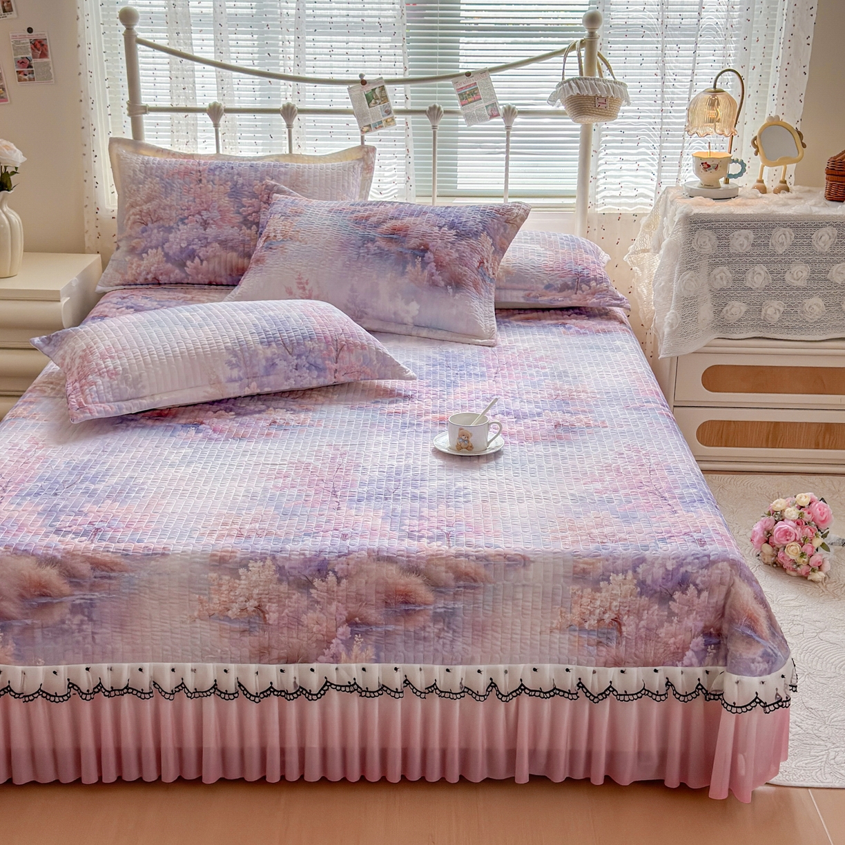 91家纺网 家纺一手货源 找家纺 鑫利来家纺 2026新款凉感丝小冰皮软凉席三件套蕾丝花边床裙款养生空调席子三件套单凉席 梦境