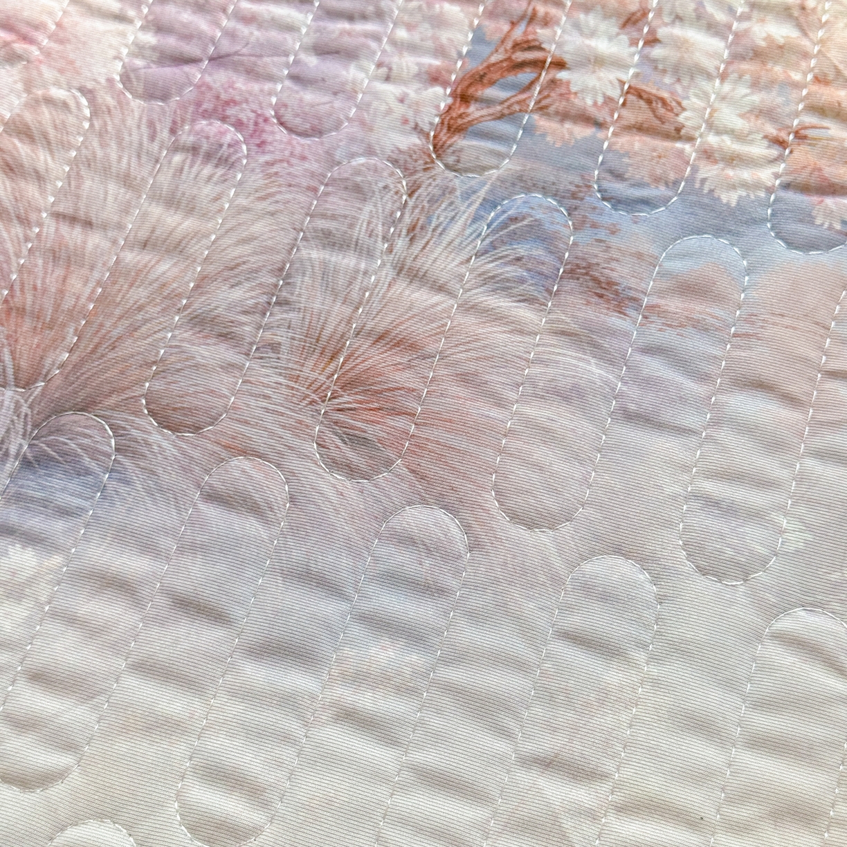 91家纺网 家纺一手货源 找家纺 鑫利来家纺 2026新款凉感丝小冰皮软凉席三件套蕾丝花边床裙款养生空调席子三件套单凉席 梦境