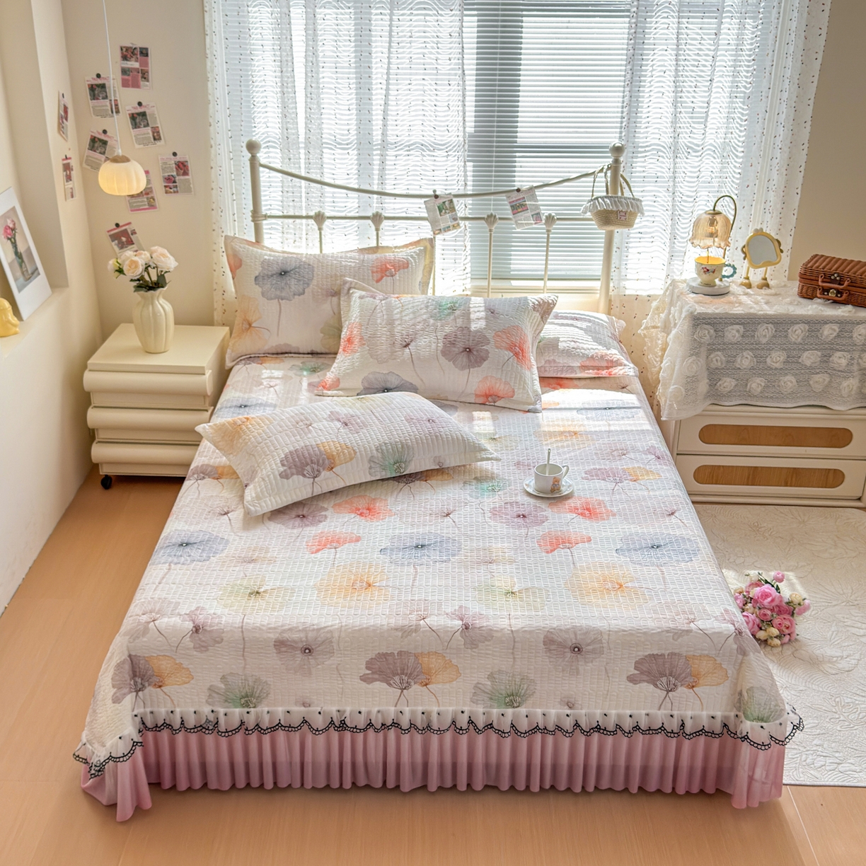 91家纺网 家纺一手货源 找家纺 鑫利来家纺 2026新款凉感丝小冰皮软凉席三件套蕾丝花边床裙款养生空调席子三件套单凉席 陌上彩叶