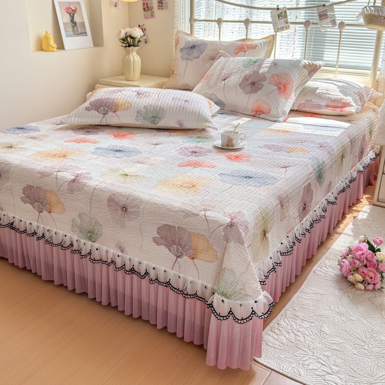 91家纺网 家纺一手货源 找家纺 鑫利来家纺 2026新款凉感丝小冰皮软凉席三件套蕾丝花边床裙款养生空调席子三件套单凉席 陌上彩叶