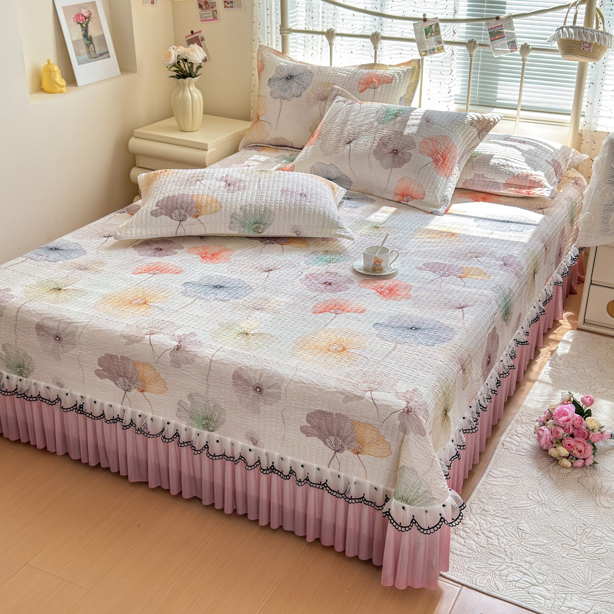 91家纺网 家纺一手货源 找家纺 鑫利来家纺 2026新款凉感丝小冰皮软凉席三件套蕾丝花边床裙款养生空调席子三件套单凉席 陌上彩叶