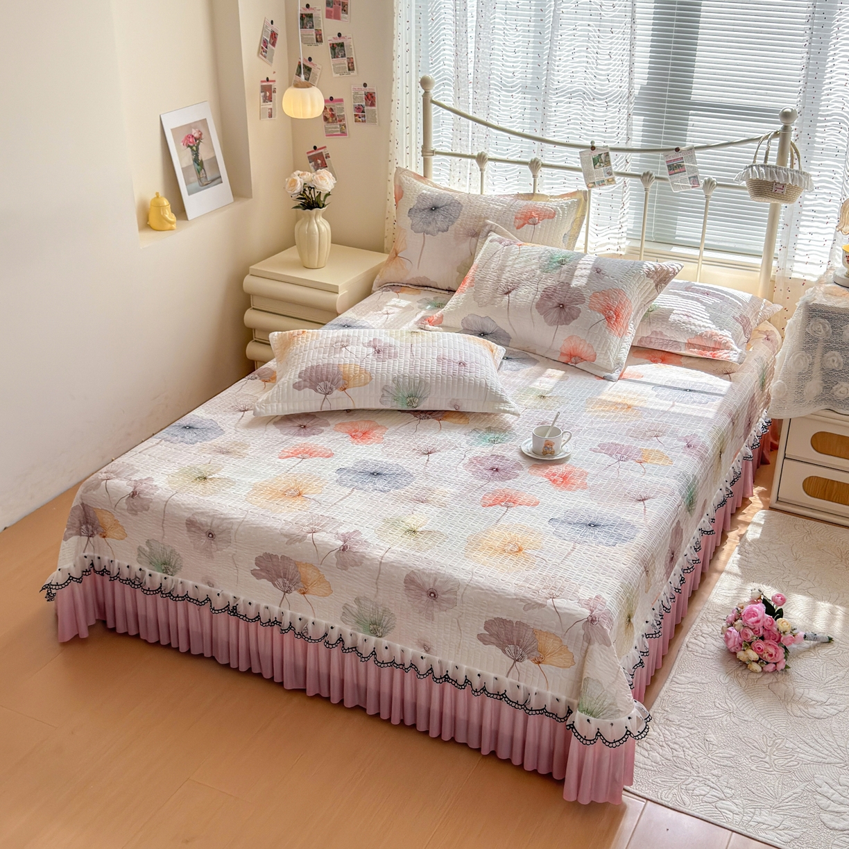 91家纺网 家纺一手货源 找家纺 鑫利来家纺 2026新款凉感丝小冰皮软凉席三件套蕾丝花边床裙款养生空调席子三件套单凉席 陌上彩叶