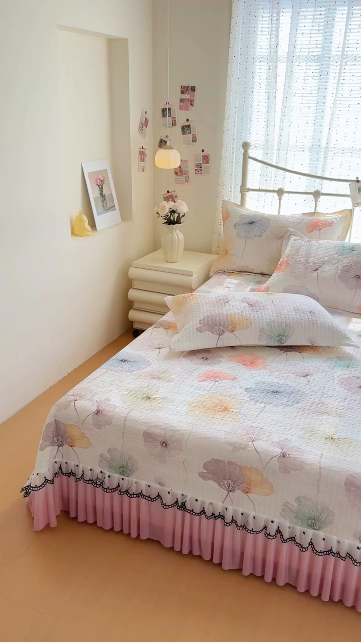 91家纺网 家纺一手货源 找家纺 鑫利来家纺 2026新款凉感丝小冰皮软凉席三件套蕾丝花边床裙款养生空调席子三件套单凉席 陌上彩叶