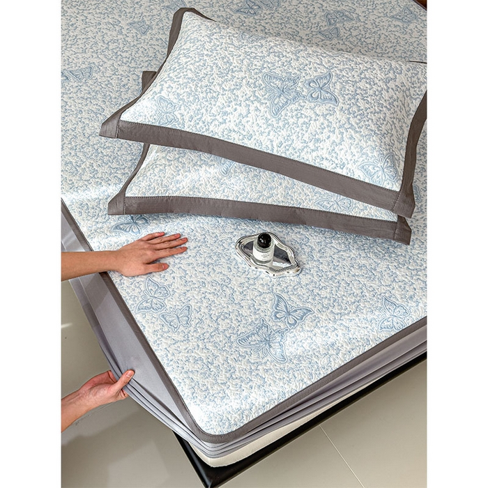 91家纺网 家纺一手货源 找家纺 几禾 2026新款凉感抗菌提花豆豆凉席蝶舞花语 床笠-蝶舞花语-清新蓝