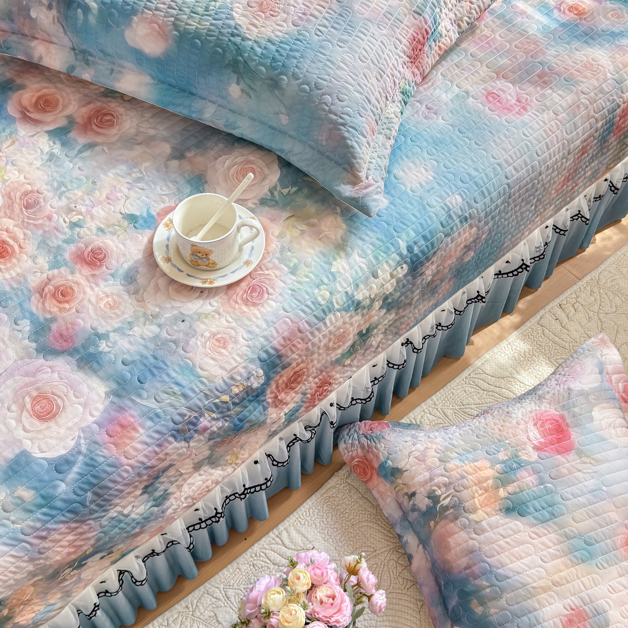 91家纺网 家纺一手货源 找家纺 鑫利来家纺 2026新款凉感丝小冰皮软凉席三件套蕾丝花边床裙款养生空调席子三件套单凉席 陌上玫瑰