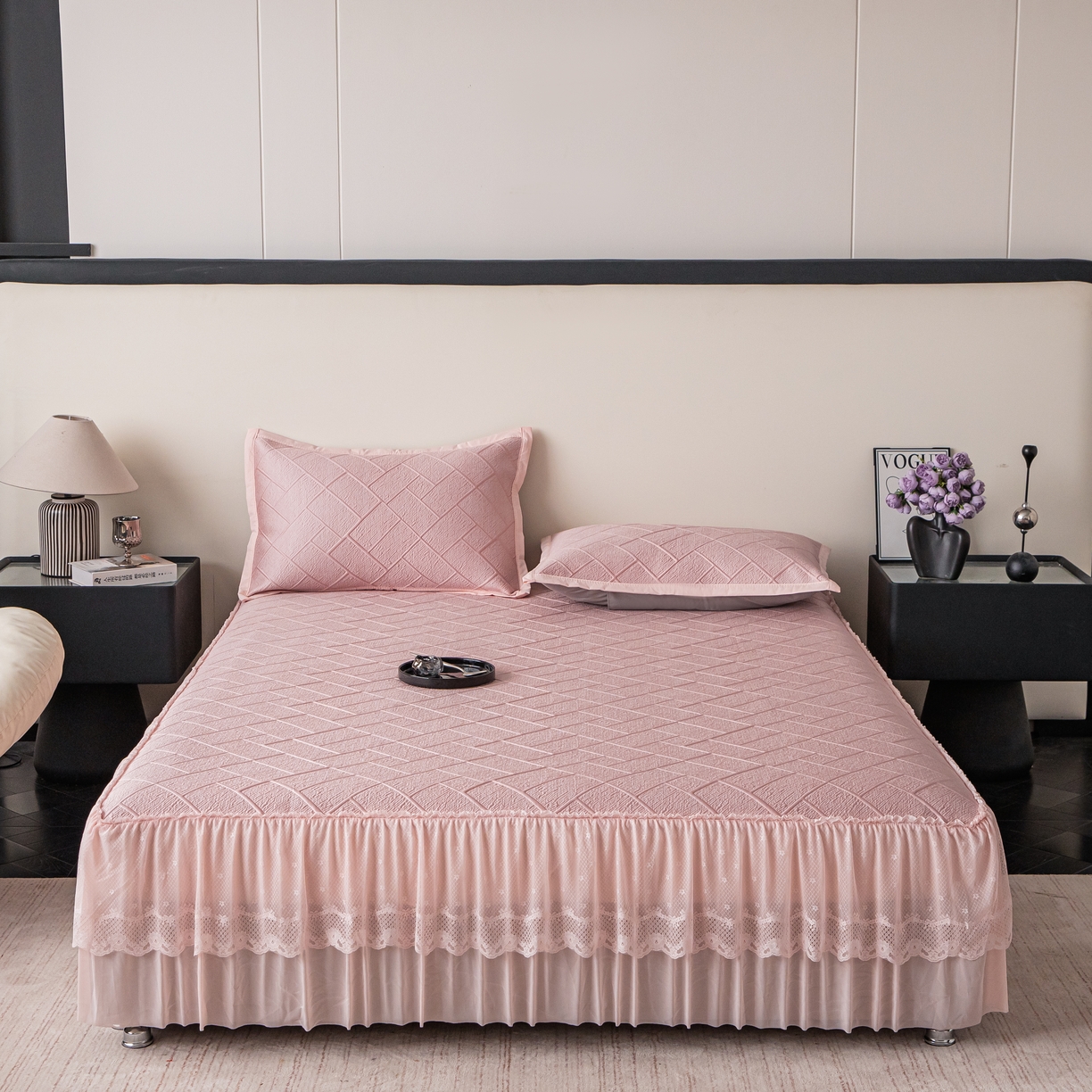 91家纺网 家纺一手货源 找家纺 栩裕纺织 2026新款清纱菱纹床裙款豆豆席凉席 樱花粉