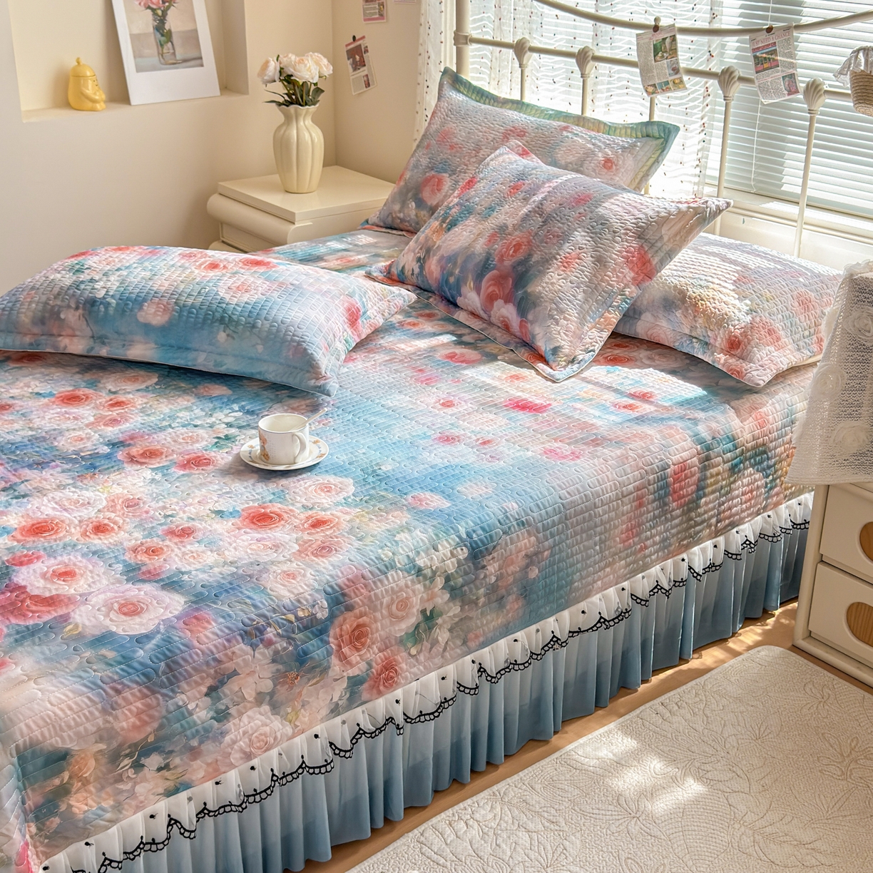 91家纺网 家纺一手货源 找家纺 鑫利来家纺 2026新款凉感丝小冰皮软凉席三件套蕾丝花边床裙款养生空调席子三件套单凉席 陌上玫瑰