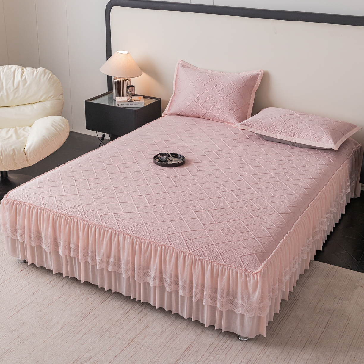 91家纺网 家纺一手货源 找家纺 栩裕纺织 2026新款清纱菱纹床裙款豆豆席凉席 樱花粉