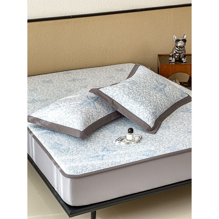 91家纺网 家纺一手货源 找家纺 几禾 2026新款凉感抗菌提花豆豆凉席蝶舞花语 床笠-蝶舞花语-清新蓝