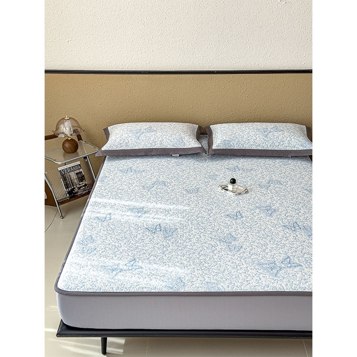 91家纺网 家纺一手货源 找家纺 几禾 2026新款凉感抗菌提花豆豆凉席蝶舞花语 床笠-蝶舞花语-清新蓝