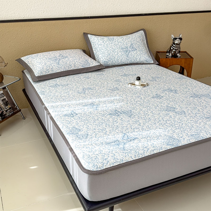 91家纺网 家纺一手货源 找家纺 几禾 2026新款凉感抗菌提花豆豆凉席蝶舞花语 床笠-蝶舞花语-清新蓝