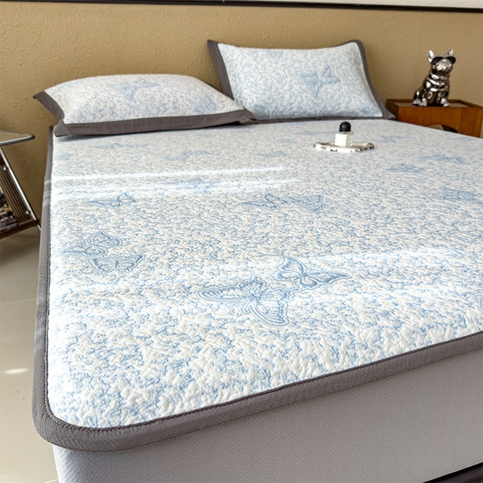 91家纺网 家纺一手货源 找家纺 几禾 2026新款凉感抗菌提花豆豆凉席蝶舞花语 床笠-蝶舞花语-清新蓝