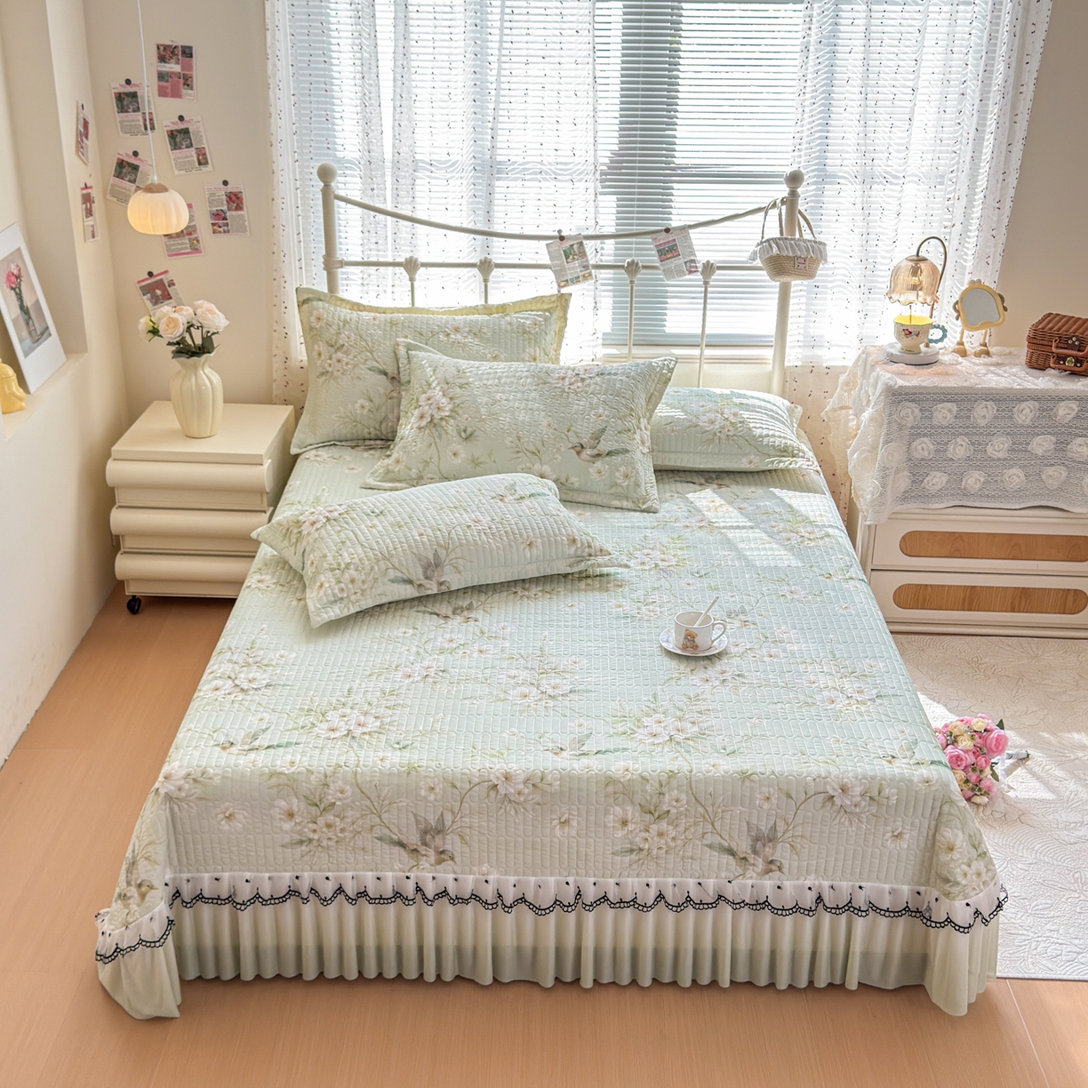 91家纺网 家纺一手货源 找家纺 鑫利来家纺 2026新款凉感丝小冰皮软凉席三件套蕾丝花边床裙款养生空调席子三件套单凉席 鸟语花香