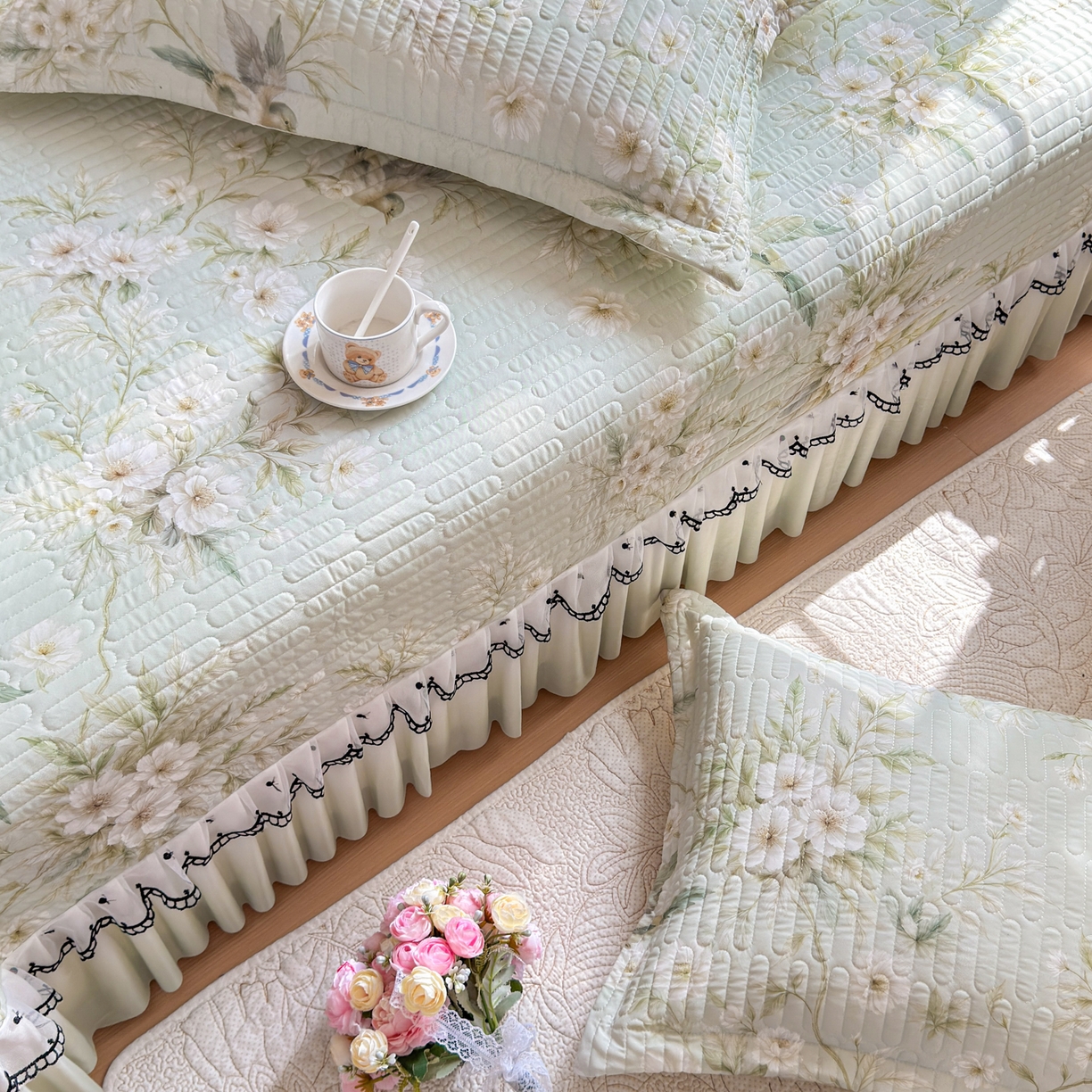 91家纺网 家纺一手货源 找家纺 鑫利来家纺 2026新款凉感丝小冰皮软凉席三件套蕾丝花边床裙款养生空调席子三件套单凉席 鸟语花香