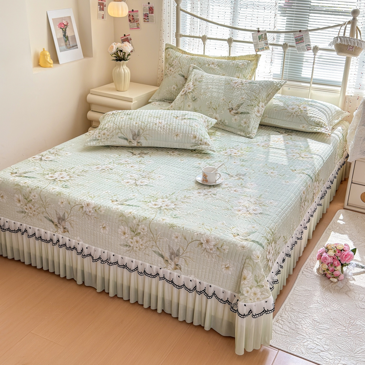 91家纺网 家纺一手货源 找家纺 鑫利来家纺 2026新款凉感丝小冰皮软凉席三件套蕾丝花边床裙款养生空调席子三件套单凉席 鸟语花香