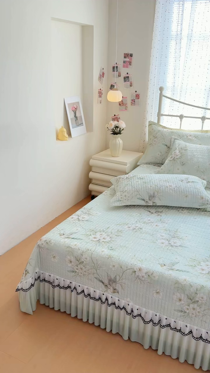 91家纺网 家纺一手货源 找家纺 鑫利来家纺 2026新款凉感丝小冰皮软凉席三件套蕾丝花边床裙款养生空调席子三件套单凉席 鸟语花香