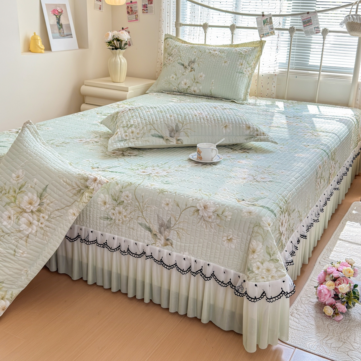 91家纺网 家纺一手货源 找家纺 鑫利来家纺 2026新款凉感丝小冰皮软凉席三件套蕾丝花边床裙款养生空调席子三件套单凉席 鸟语花香