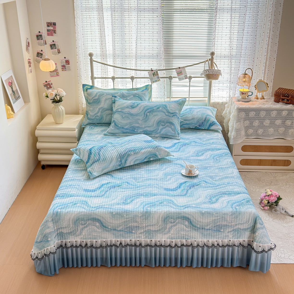 91家纺网 家纺一手货源 找家纺 鑫利来家纺 2026新款凉感丝小冰皮软凉席三件套蕾丝花边床裙款养生空调席子三件套单凉席 星河