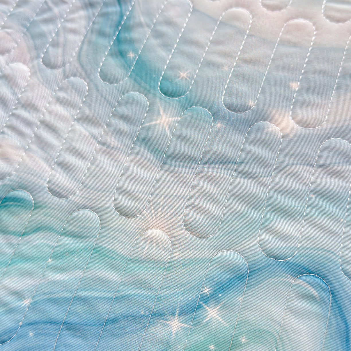 91家纺网 家纺一手货源 找家纺 鑫利来家纺 2026新款凉感丝小冰皮软凉席三件套蕾丝花边床裙款养生空调席子三件套单凉席 星河