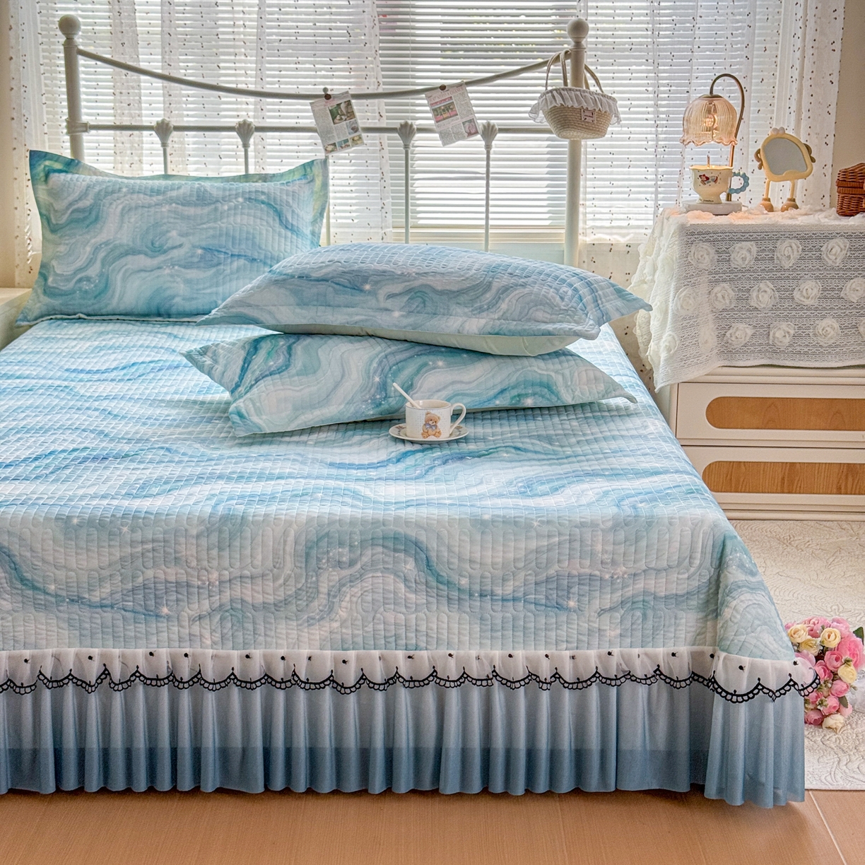 91家纺网 家纺一手货源 找家纺 鑫利来家纺 2026新款凉感丝小冰皮软凉席三件套蕾丝花边床裙款养生空调席子三件套单凉席 星河