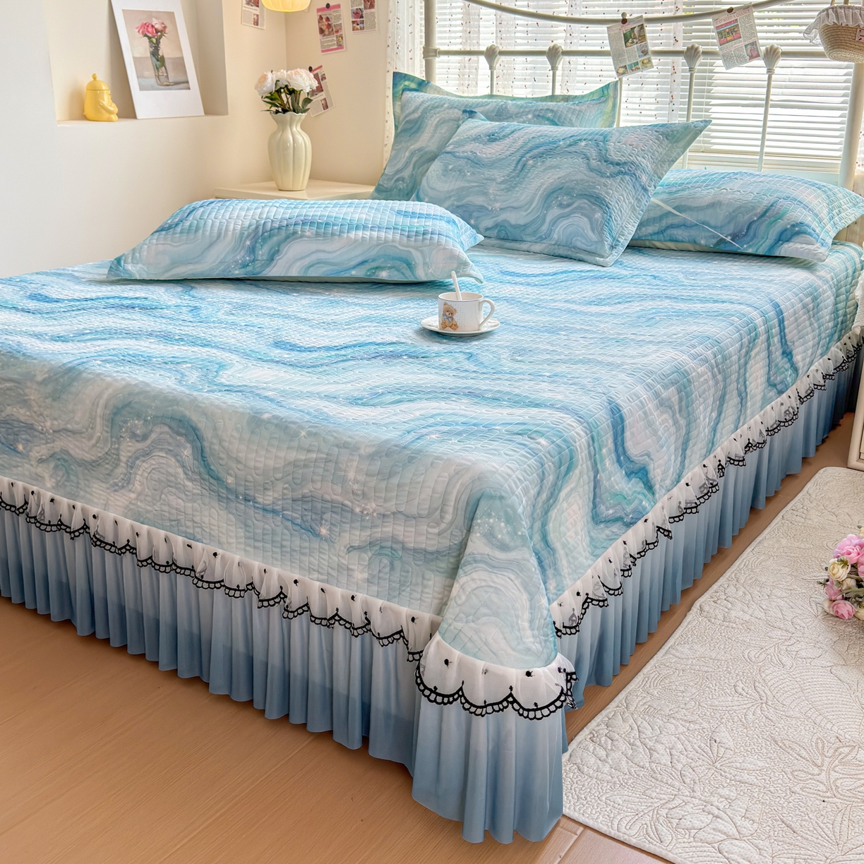 91家纺网 家纺一手货源 找家纺 鑫利来家纺 2026新款凉感丝小冰皮软凉席三件套蕾丝花边床裙款养生空调席子三件套单凉席 星河