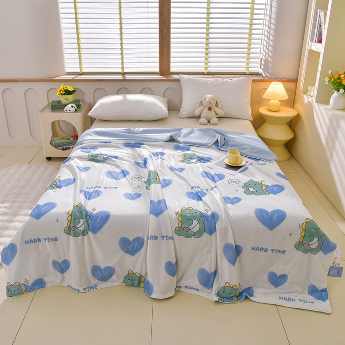 91家纺网 家纺一手货源 找家纺 才森家纺 2026新款A类冷感印花夏被被子被芯 爱心恐龙