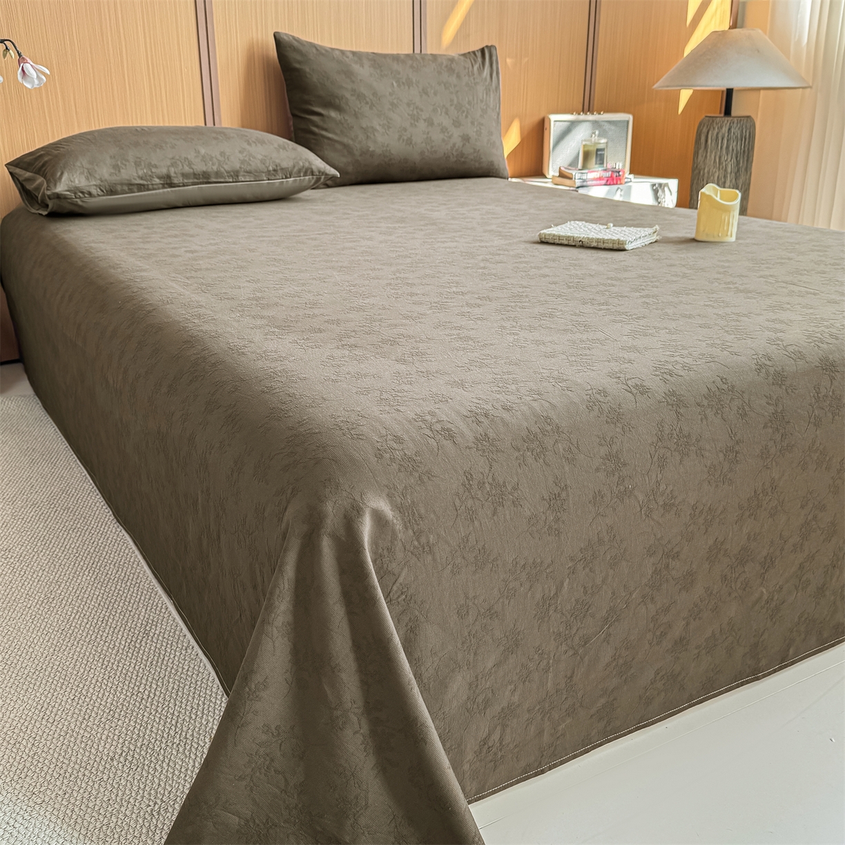 91家纺网 家纺一手货源 找家纺 灰鲸 2026新款全棉简约三层纱色织提花单品床单 花影-摩卡