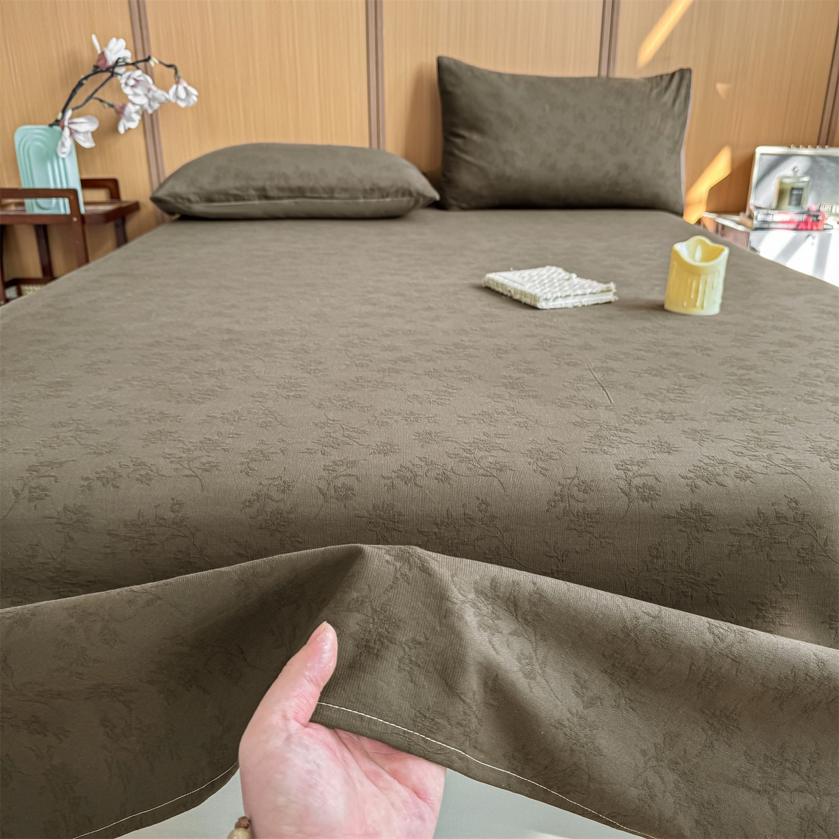 91家纺网 家纺一手货源 找家纺 灰鲸 2026新款全棉简约三层纱色织提花单品床单 花影-摩卡