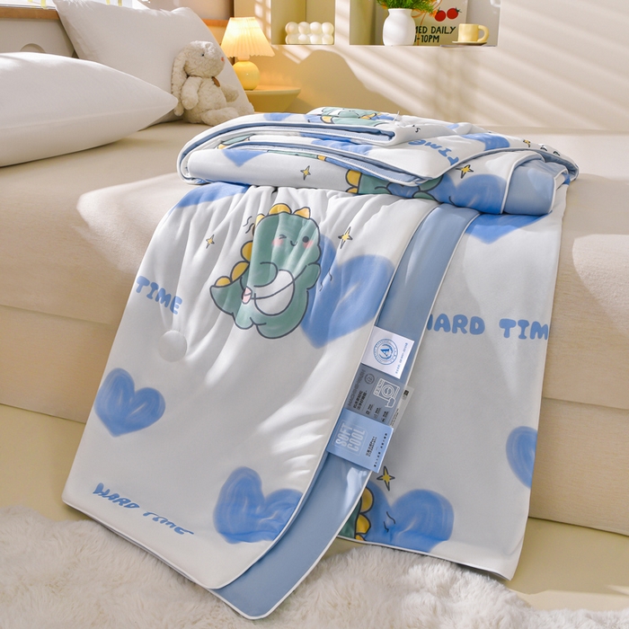 91家纺网 家纺一手货源 找家纺 才森家纺 2026新款A类冷感印花夏被被子被芯 爱心恐龙