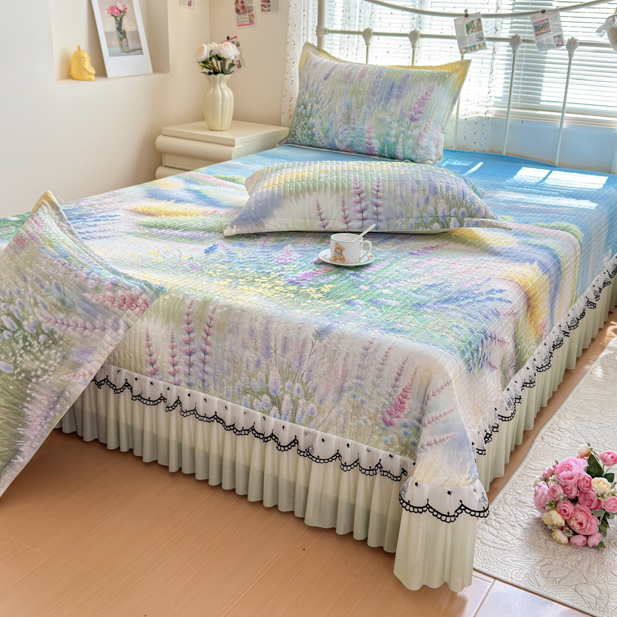 91家纺网 家纺一手货源 找家纺 鑫利来家纺 2026新款凉感丝小冰皮软凉席三件套蕾丝花边床裙款养生空调席子三件套单凉席 紫熏