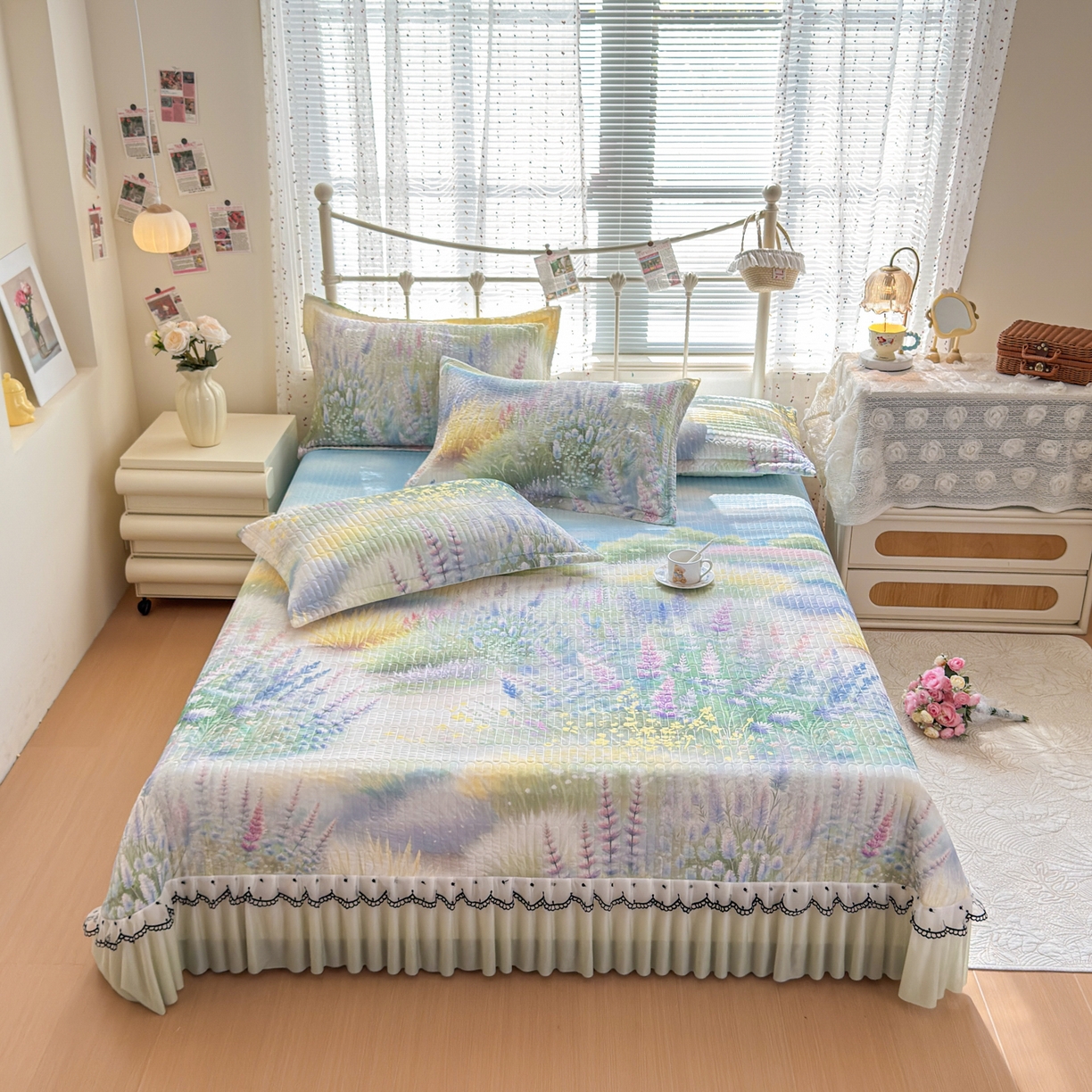 91家纺网 家纺一手货源 找家纺 鑫利来家纺 2026新款凉感丝小冰皮软凉席三件套蕾丝花边床裙款养生空调席子三件套单凉席 紫熏