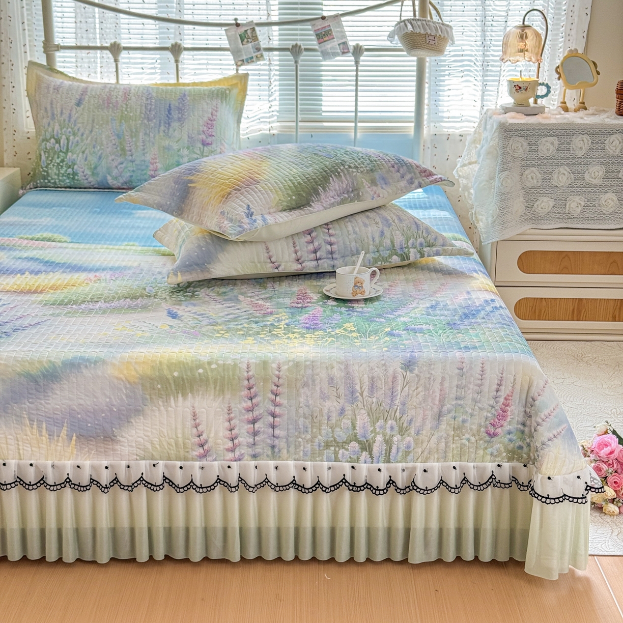 91家纺网 家纺一手货源 找家纺 鑫利来家纺 2026新款凉感丝小冰皮软凉席三件套蕾丝花边床裙款养生空调席子三件套单凉席 紫熏