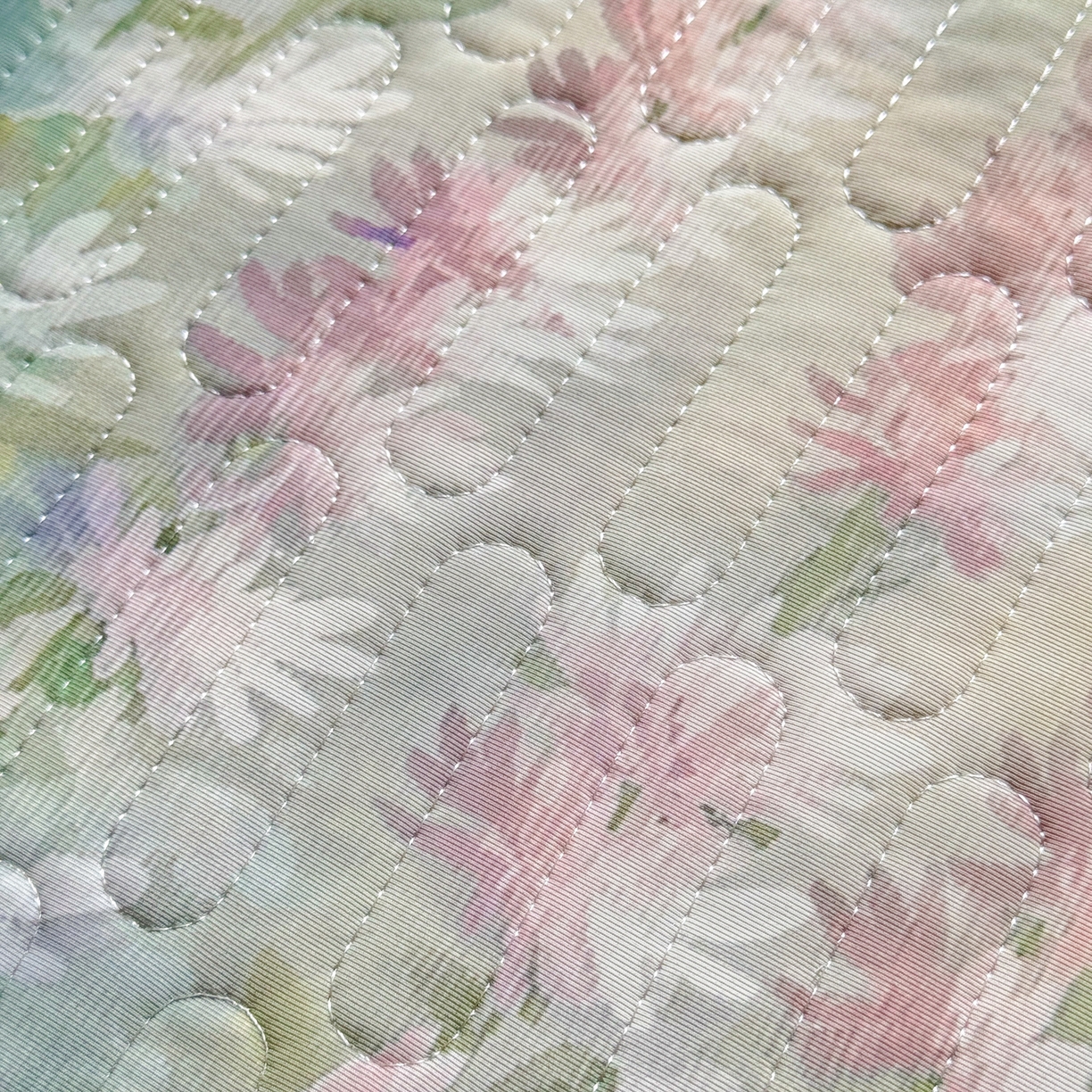 91家纺网 家纺一手货源 找家纺 鑫利来家纺 2026新款凉感丝小冰皮软凉席三件套蕾丝花边床裙款养生空调席子三件套单凉席 紫熏