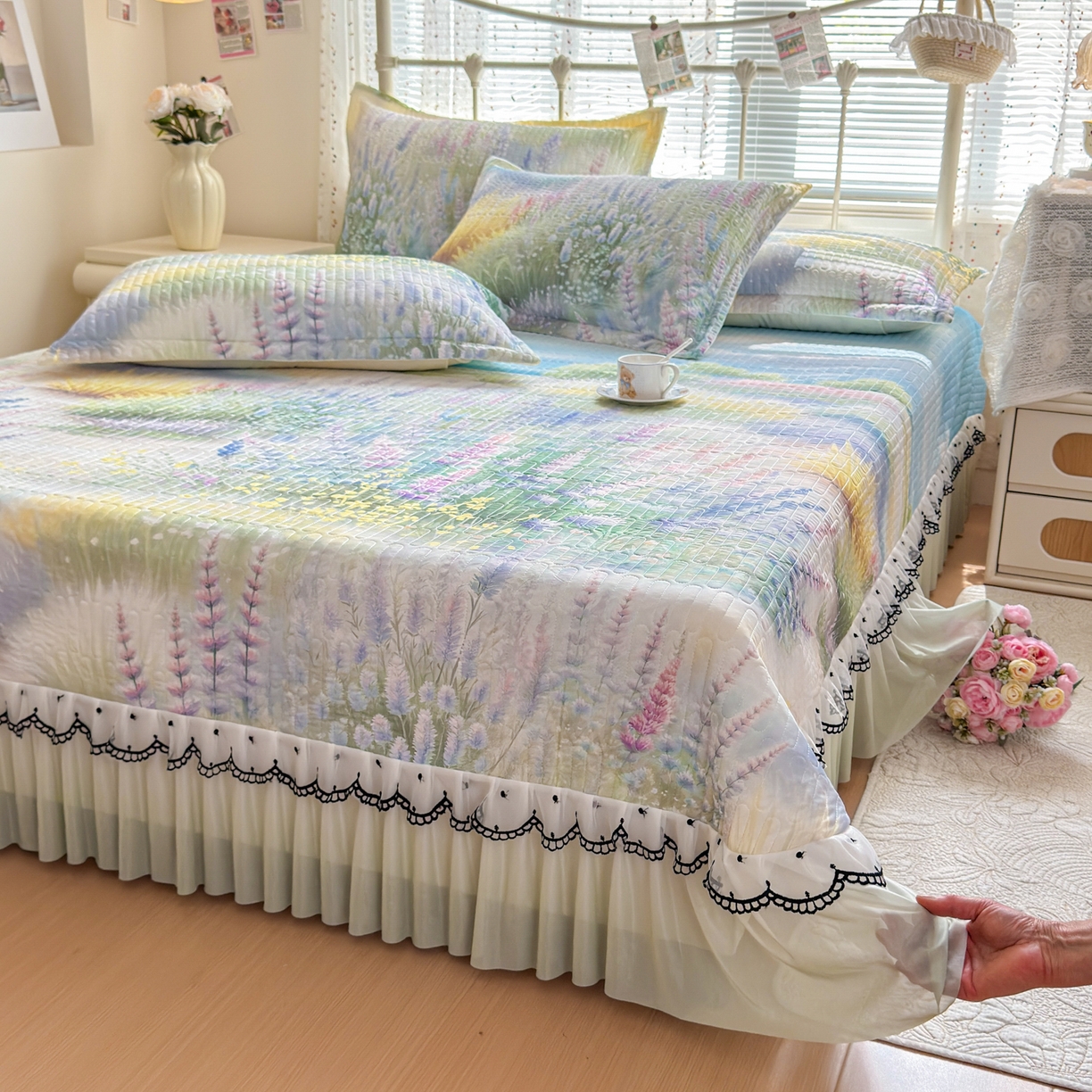 91家纺网 家纺一手货源 找家纺 鑫利来家纺 2026新款凉感丝小冰皮软凉席三件套蕾丝花边床裙款养生空调席子三件套单凉席 紫熏