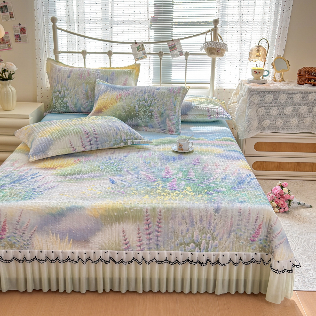 91家纺网 家纺一手货源 找家纺 鑫利来家纺 2026新款凉感丝小冰皮软凉席三件套蕾丝花边床裙款养生空调席子三件套单凉席 紫熏