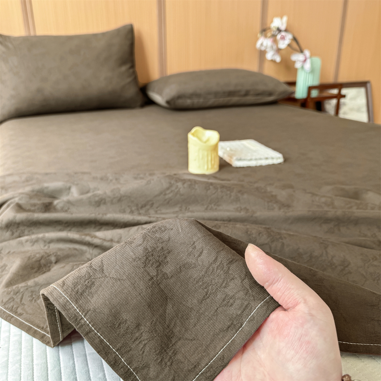 91家纺网 家纺一手货源 找家纺 灰鲸 2026新款全棉简约三层纱色织提花单品床单 花影-摩卡