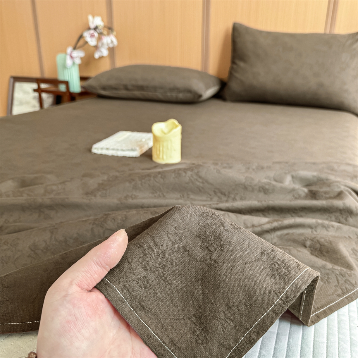 91家纺网 家纺一手货源 找家纺 灰鲸 2026新款全棉简约三层纱色织提花单品床单 花影-摩卡