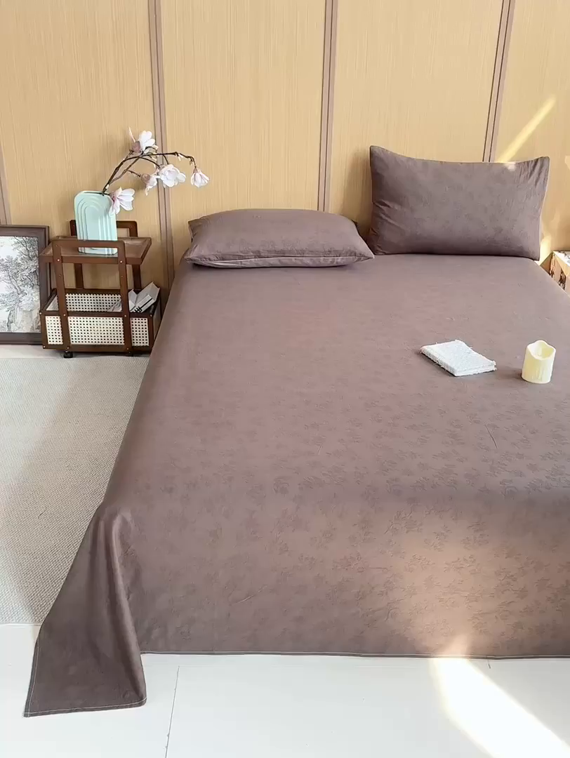 91家纺网 家纺一手货源 找家纺 灰鲸 2026新款全棉简约三层纱色织提花单品床单 花影-摩卡