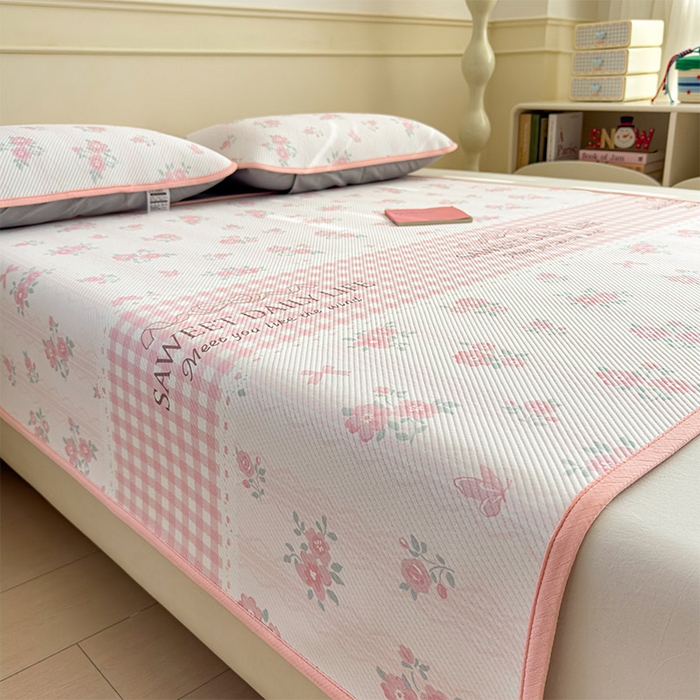 91家纺网 家纺一手货源 找家纺 几禾 2026新款卡通印花凉感凉豆豆凉席系列 粉色花海--床席款