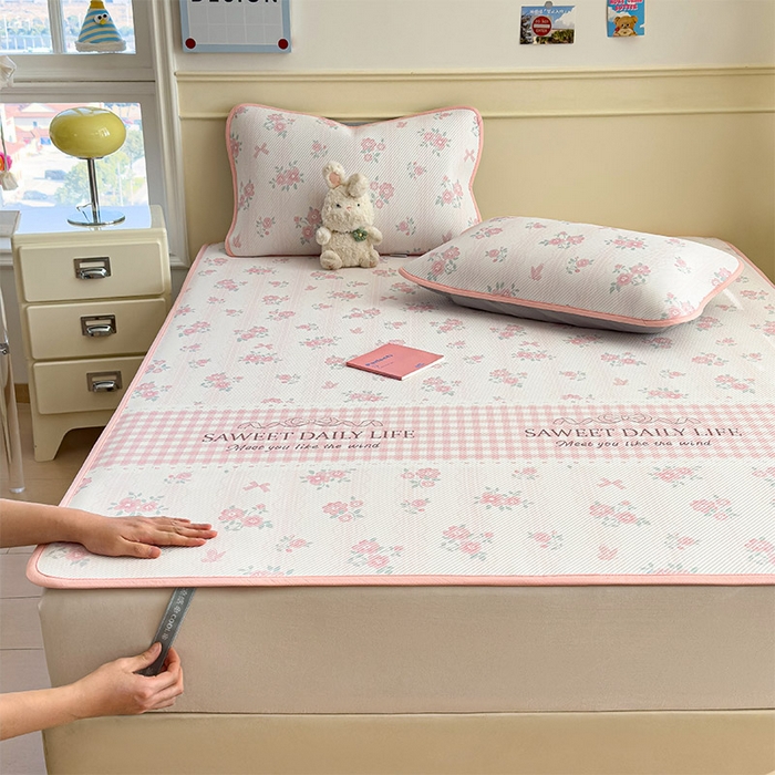 91家纺网 家纺一手货源 找家纺 几禾 2026新款卡通印花凉感凉豆豆凉席系列 粉色花海--床席款