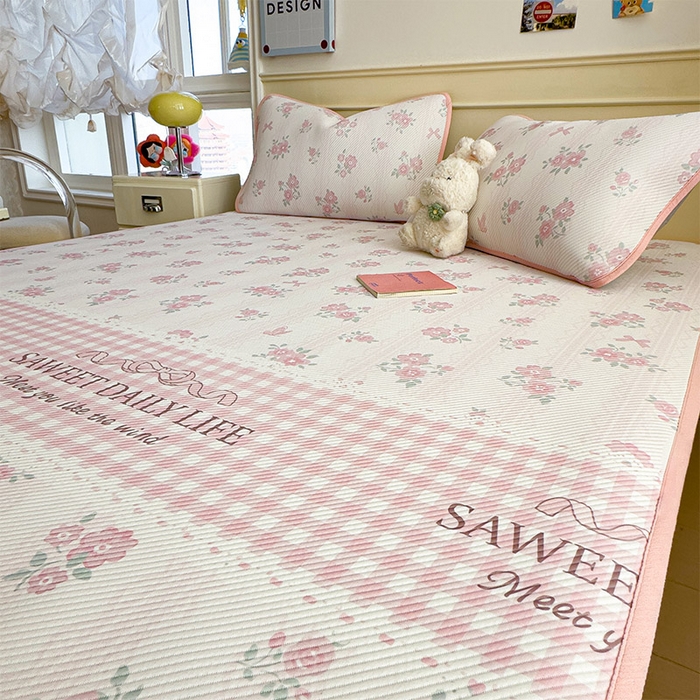 91家纺网 家纺一手货源 找家纺 几禾 2026新款卡通印花凉感凉豆豆凉席系列 粉色花海--床席款