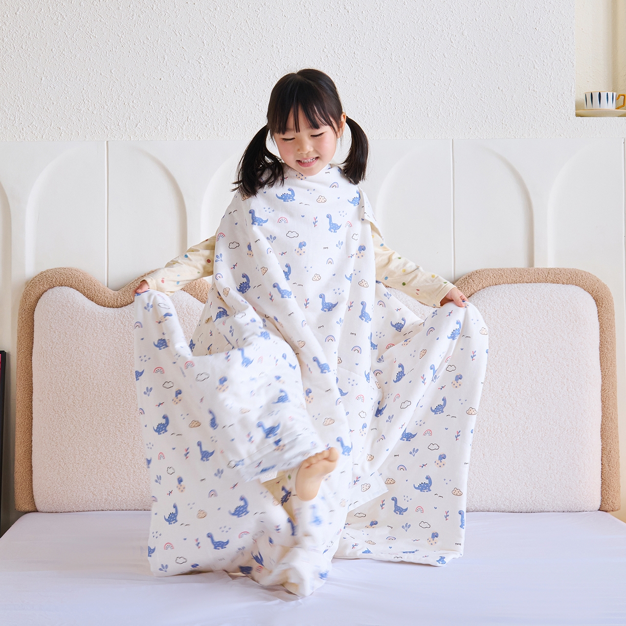 91家纺网 家纺一手货源 找家纺 拾小柒 2026新款全棉双层纱多功能防踢被 恐龙乐园