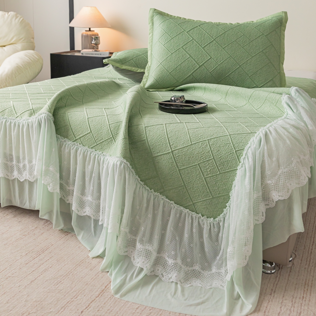 91家纺网 家纺一手货源 找家纺 栩裕纺织 2026新款清纱菱纹床裙款豆豆席凉席 薄荷绿