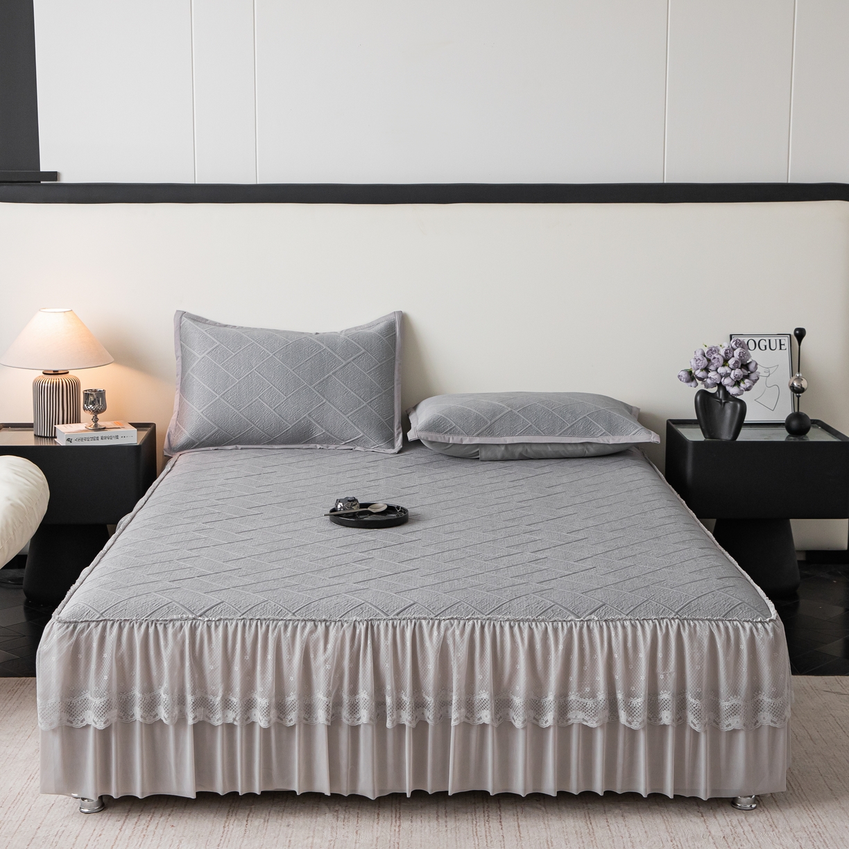 91家纺网 家纺一手货源 找家纺 栩裕纺织 2026新款清纱菱纹床裙款豆豆席凉席 高级灰