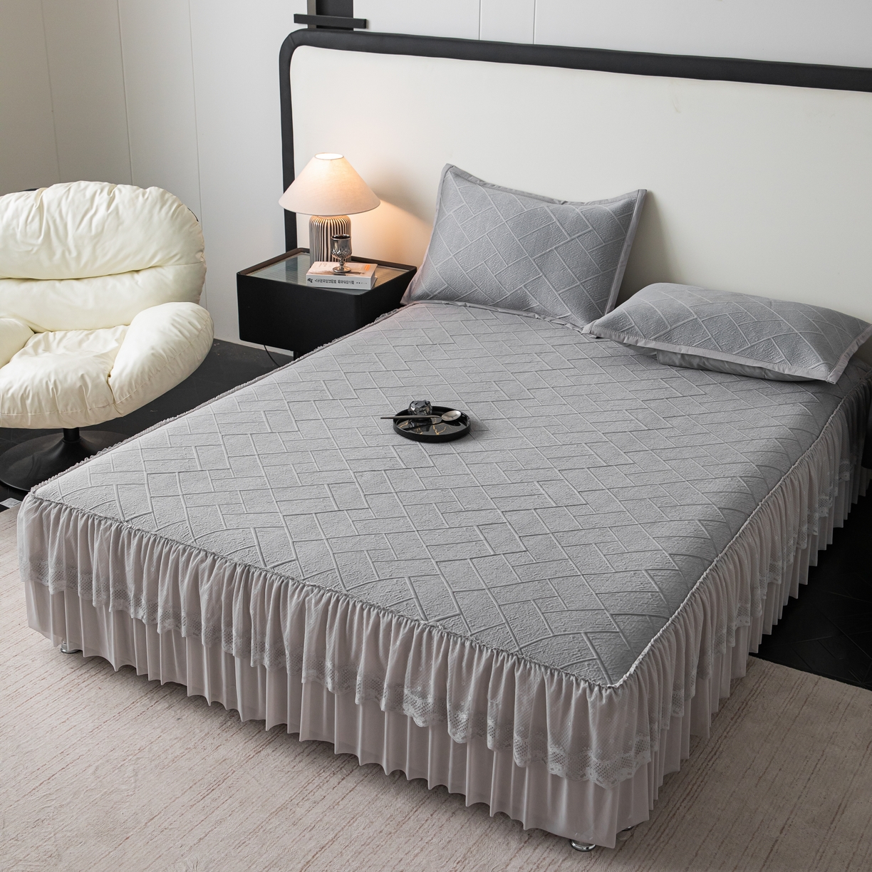 91家纺网 家纺一手货源 找家纺 栩裕纺织 2026新款清纱菱纹床裙款豆豆席凉席 高级灰