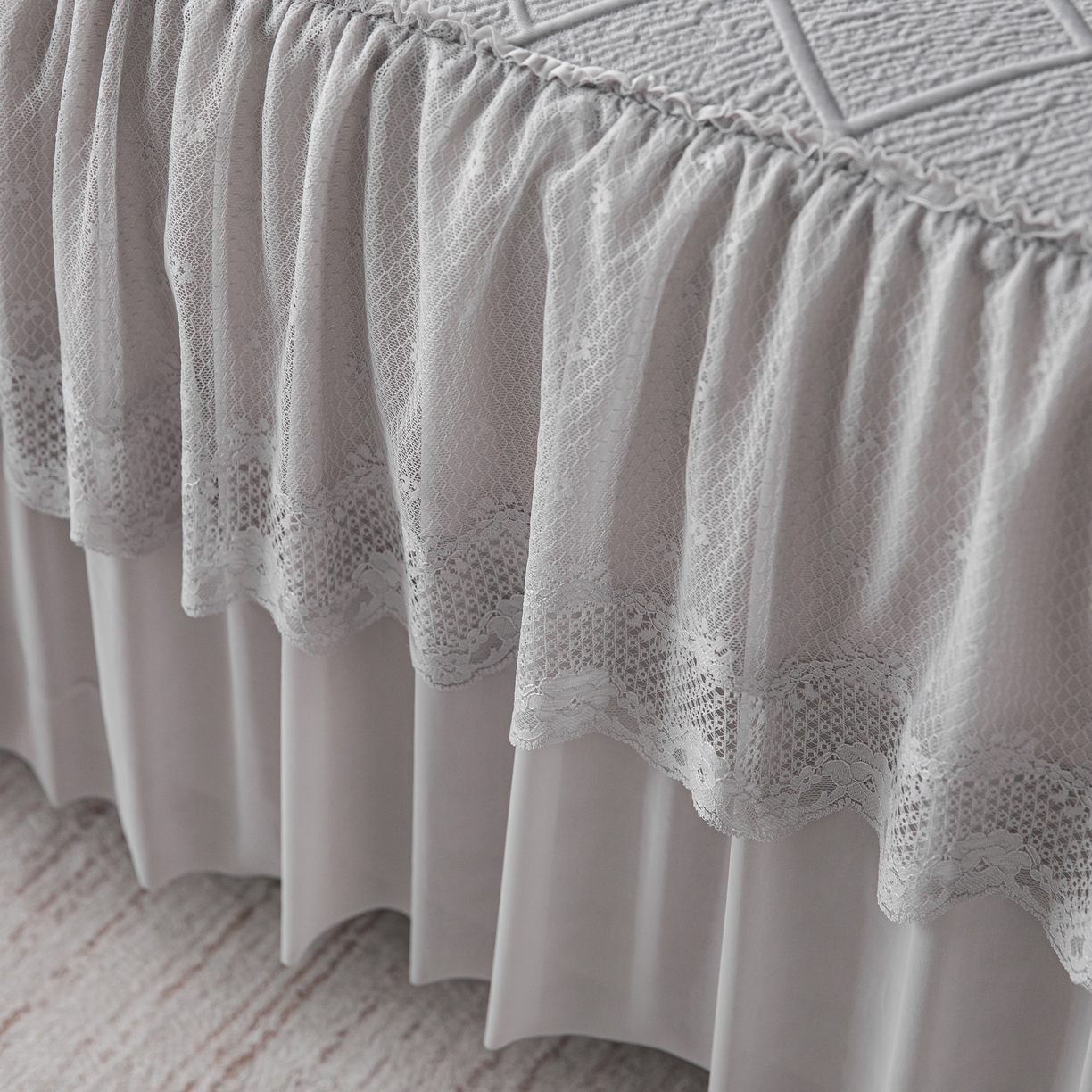 91家纺网 家纺一手货源 找家纺 栩裕纺织 2026新款清纱菱纹床裙款豆豆席凉席 高级灰