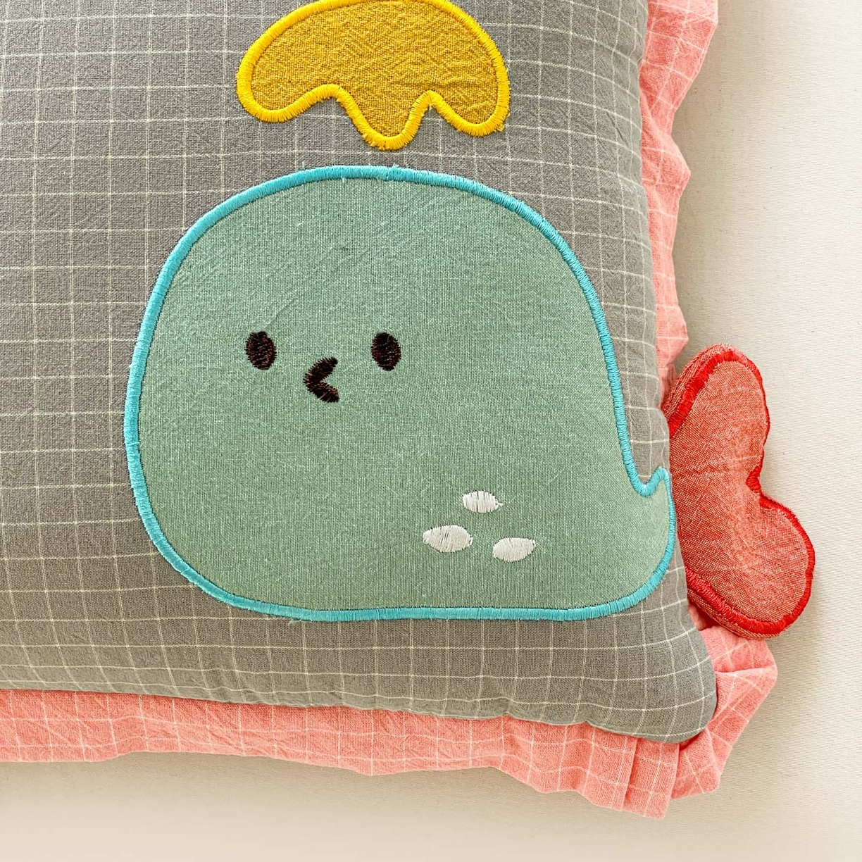 91家纺网 家纺一手货源 找家纺 梦叶草 2026新款全棉小鲸鱼荞麦枕枕头枕芯 小鲸鱼荞麦枕-灰色