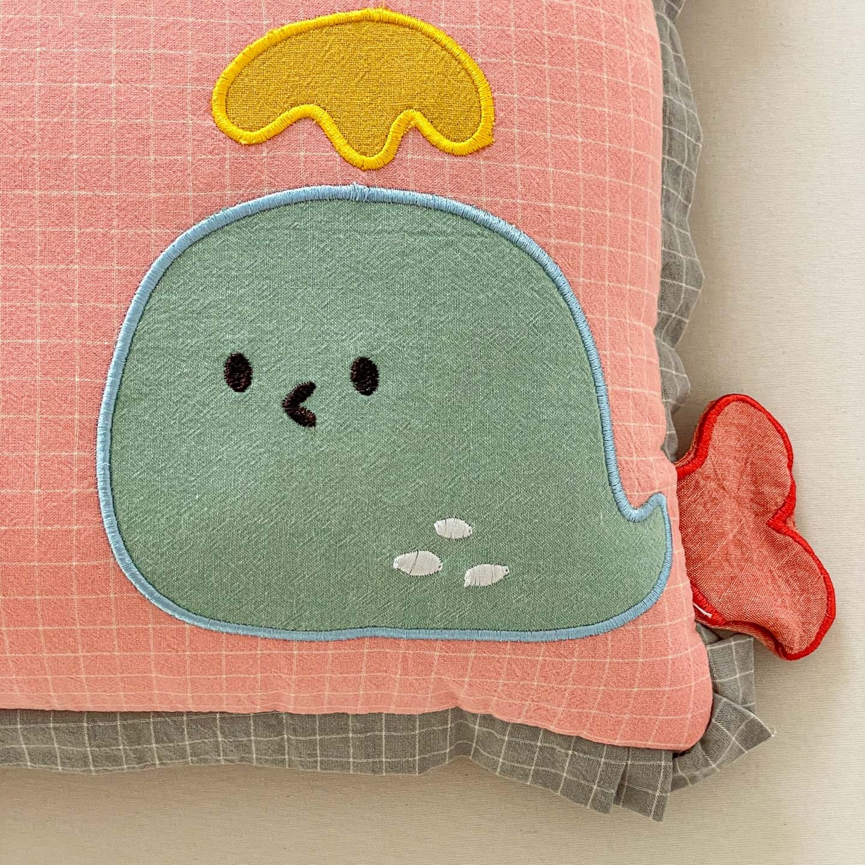 91家纺网 家纺一手货源 找家纺 梦叶草 2026新款全棉小鲸鱼荞麦枕枕头枕芯 小鲸鱼荞麦枕-粉色