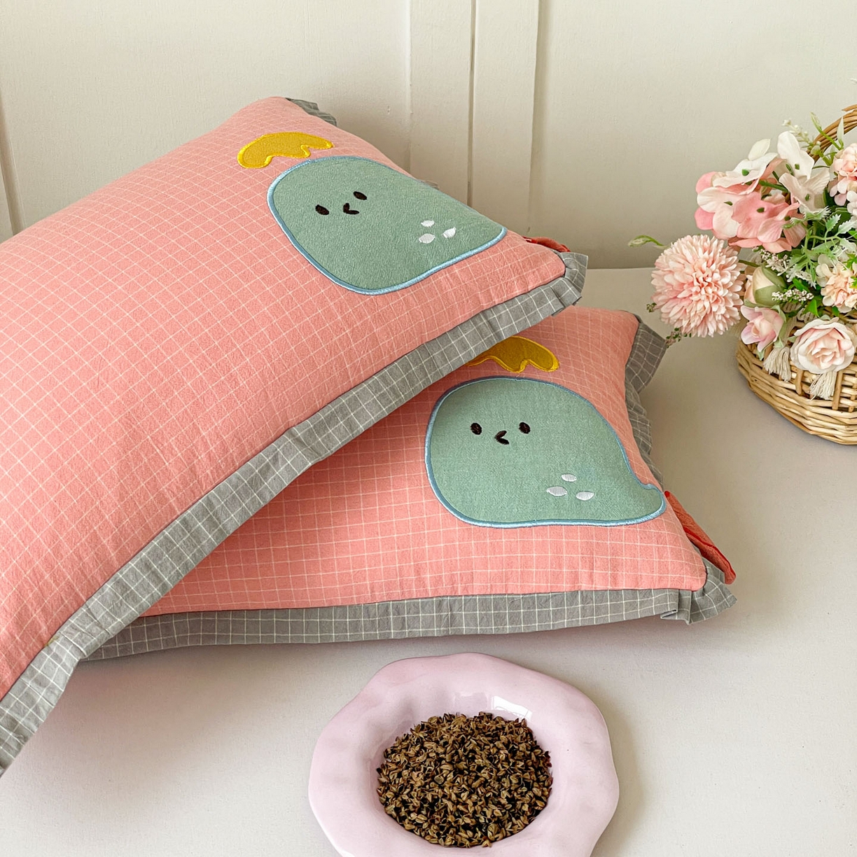 91家纺网 家纺一手货源 找家纺 梦叶草 2026新款全棉小鲸鱼荞麦枕枕头枕芯 小鲸鱼荞麦枕-粉色